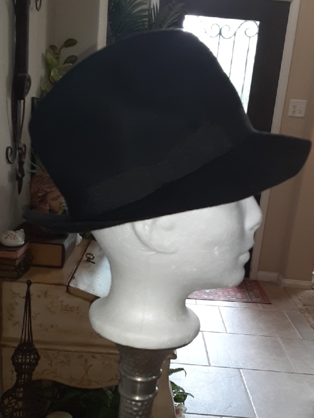 Saks Fifth Avenue Black Wool Felt Fedora - Made in Italy - Classic Pinch Crown